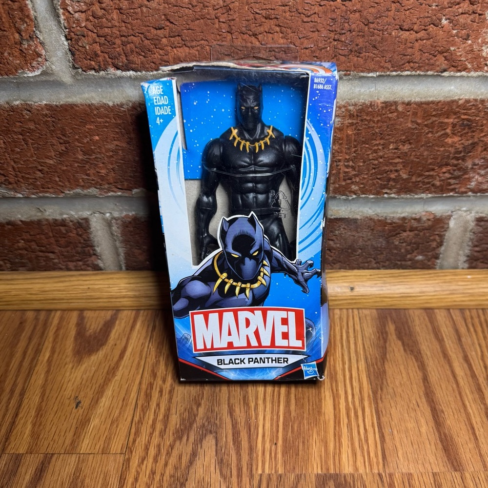 Hasbro Marvel Black Panther Action Figure (Damaged Box) Comic Superhero